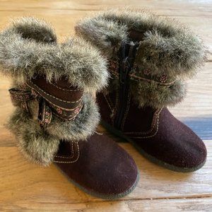 Little Girl's Fur Boots!